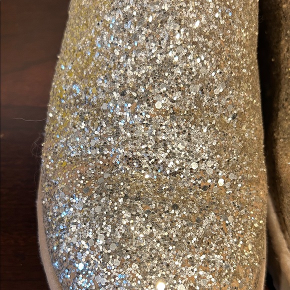 UGG Sparkly Tan Bow Boots - Picture 4 of 13